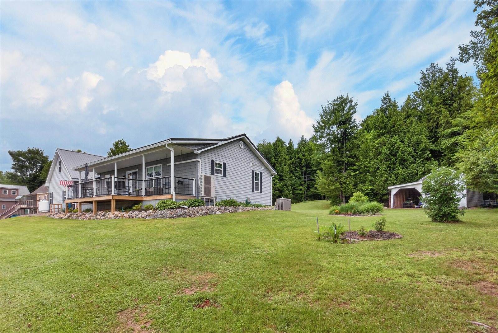 14 Autumn Lane, Lincoln, ME 04457