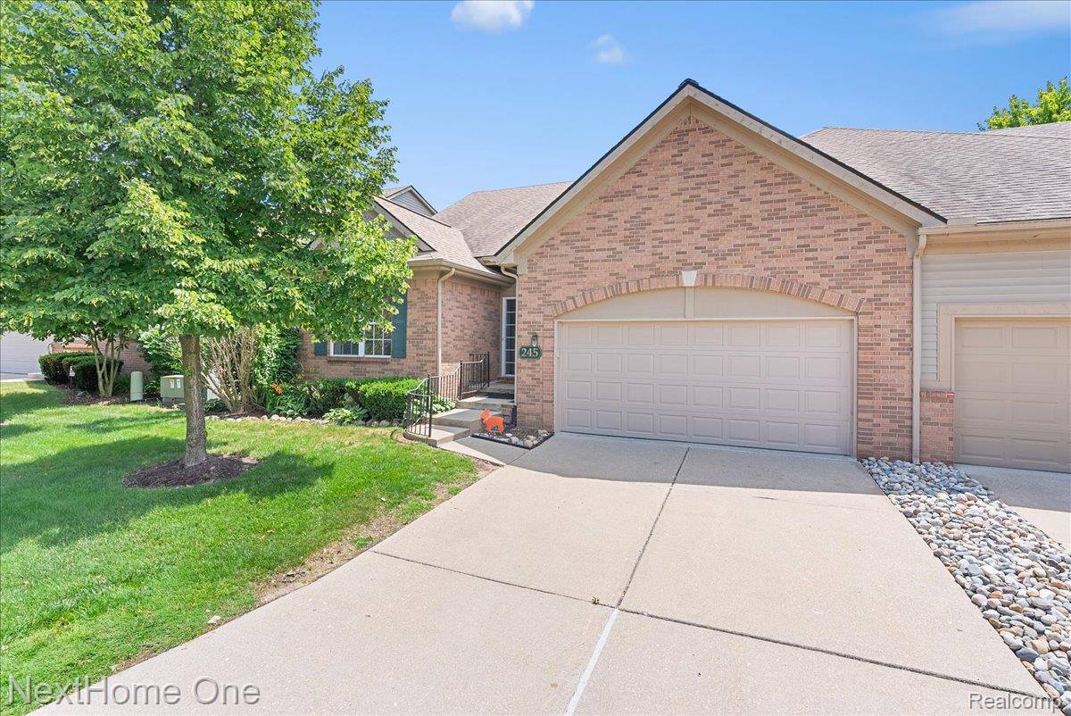 245 Winslow Circle, CommerceCharterTownship_Oakland, MI 48390
