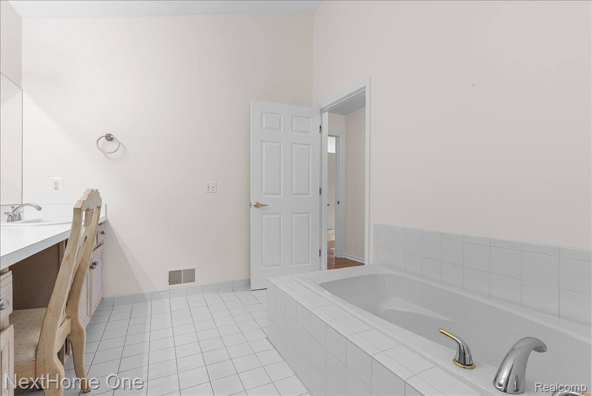 245 Winslow Circle, CommerceCharterTownship_Oakland, MI 48390