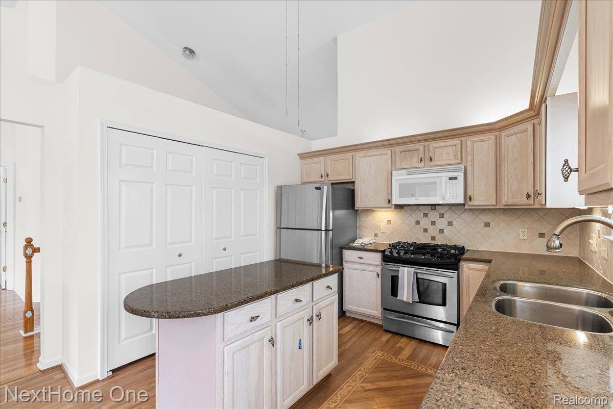 245 Winslow Circle, CommerceCharterTownship_Oakland, MI 48390