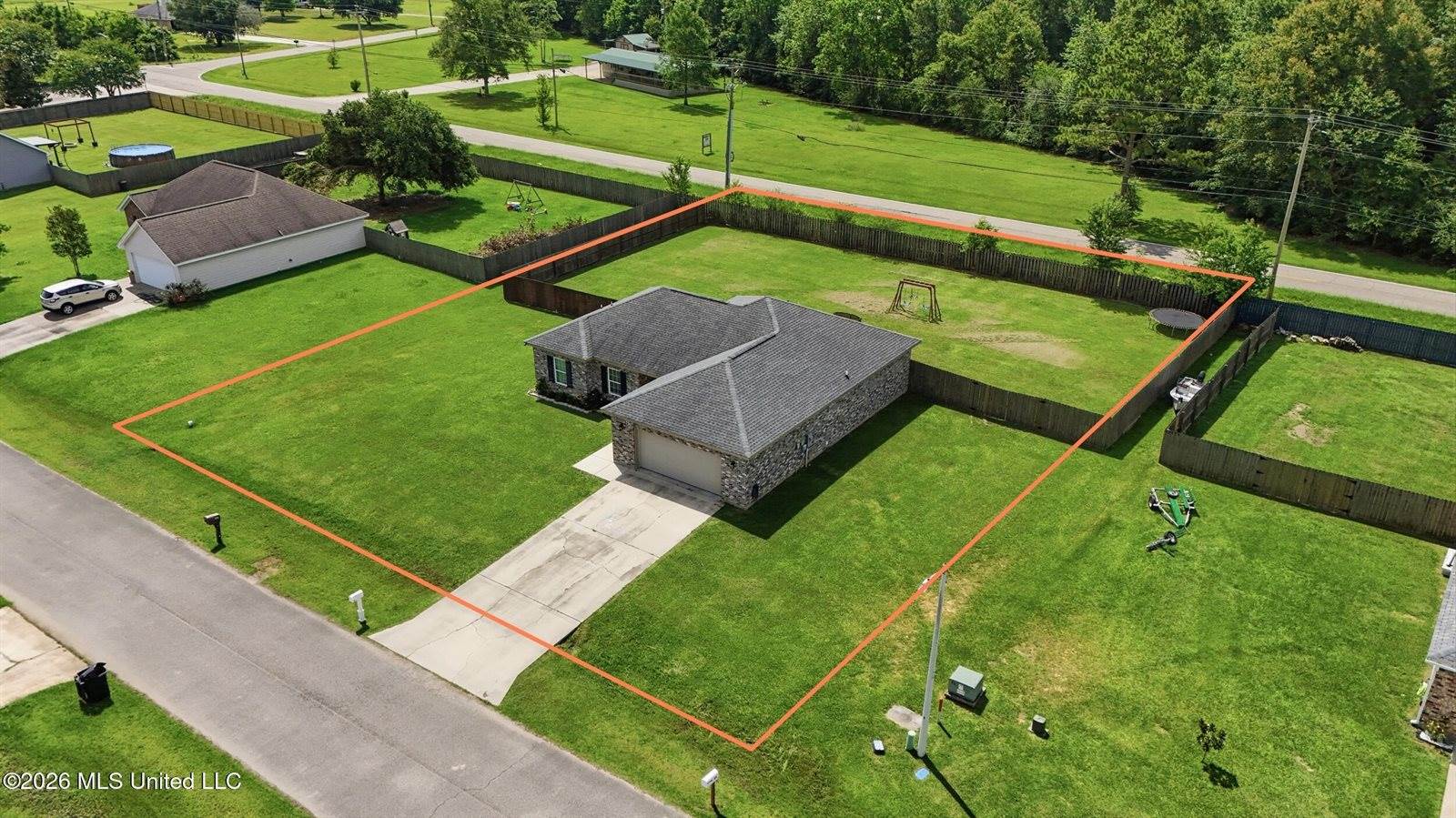 15 Meadow Path Circle, Picayune, MS 39466