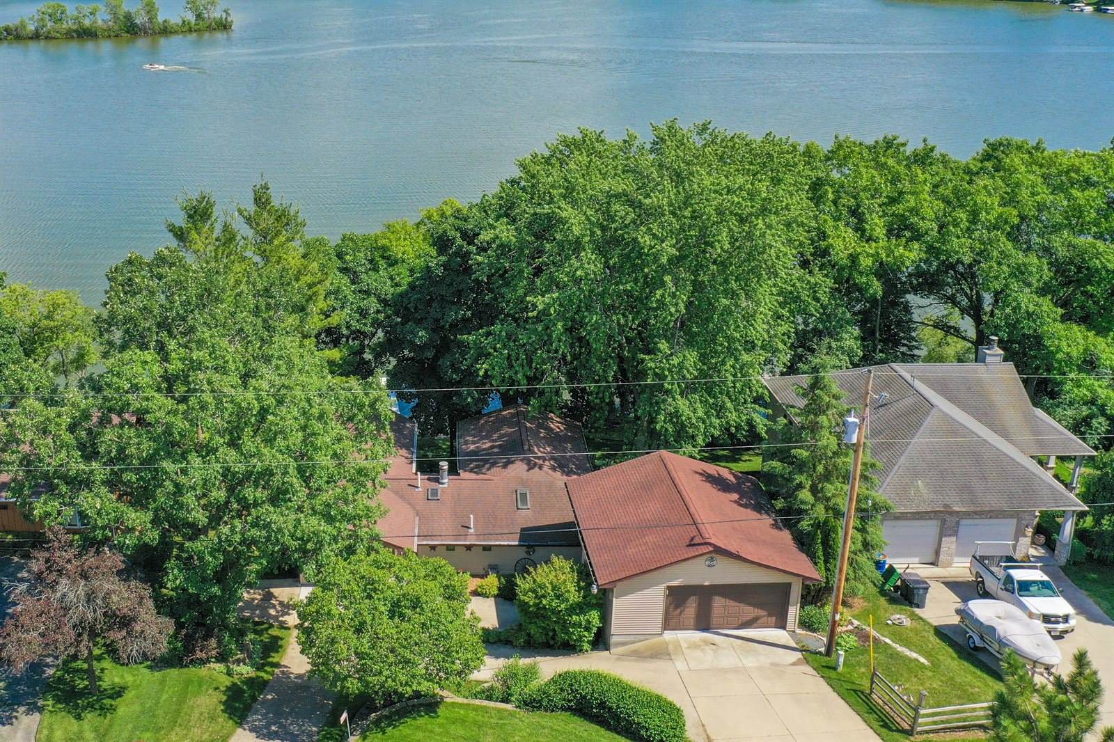 N7866 Kettle Moraine Dr, Whitewater, WI 53190