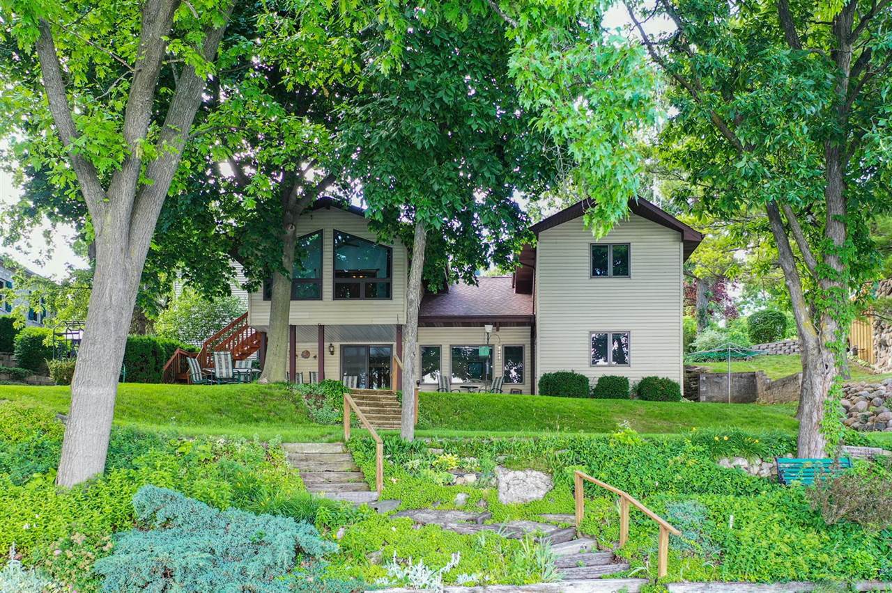N7866 Kettle Moraine Dr, Whitewater, WI 53190