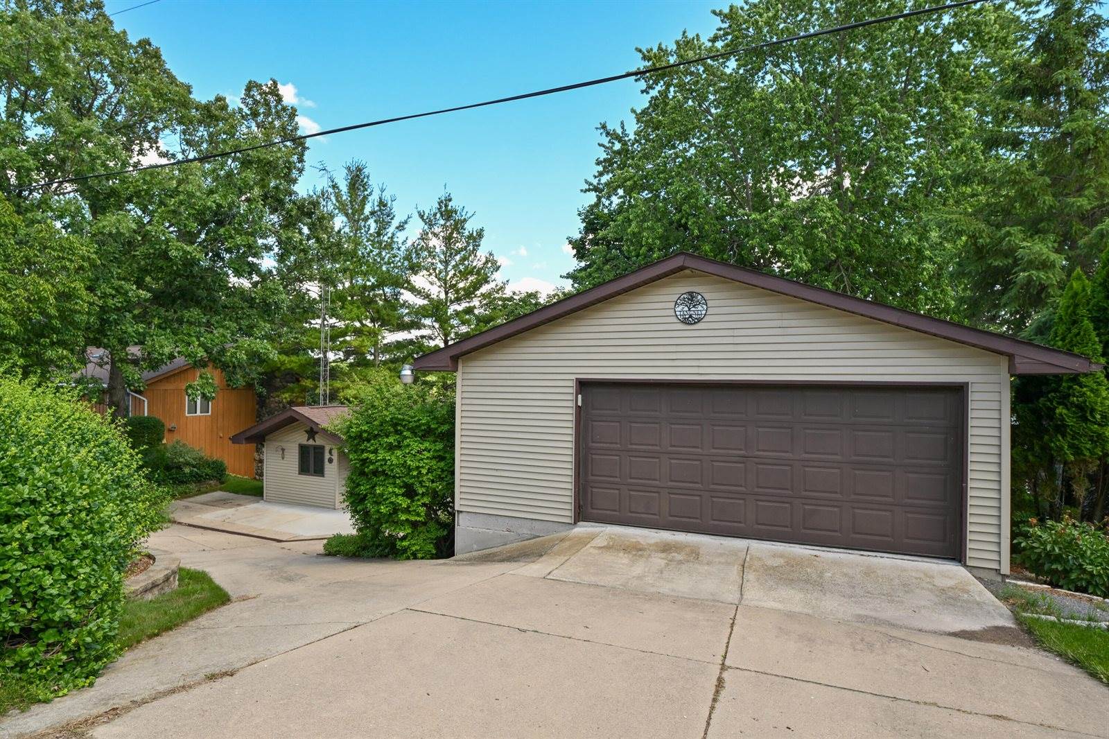 N7866 Kettle Moraine Dr, Whitewater, WI 53190