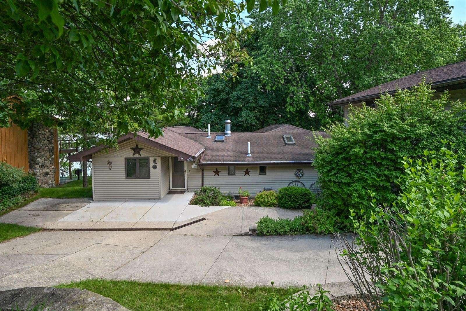N7866 Kettle Moraine Dr, Whitewater, WI 53190