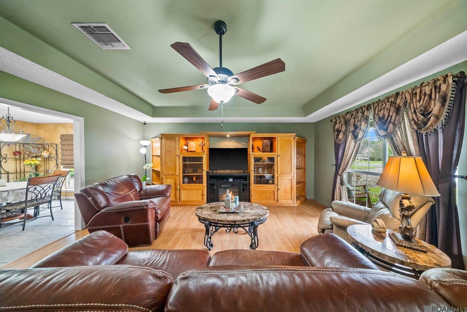 16263 North Galvez Ave, Prairieville, LA 70769