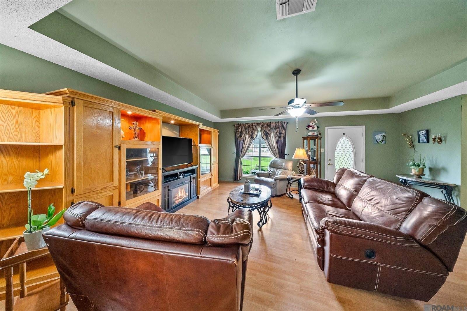 16263 North Galvez Ave, Prairieville, LA 70769
