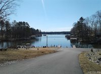 126 Des Moines, Bracey, VA 23919
