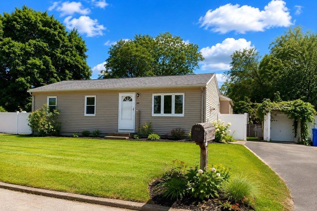 40 Partridge Dr, Springfield, MA 01119
