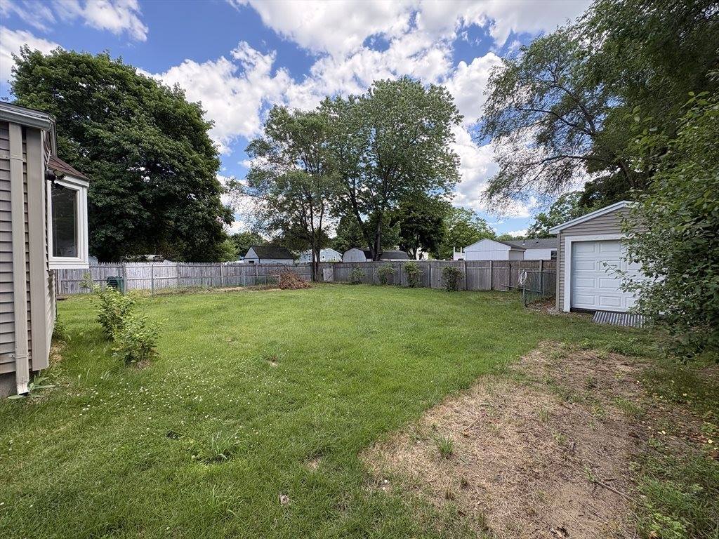 40 Partridge Dr, Springfield, MA 01119