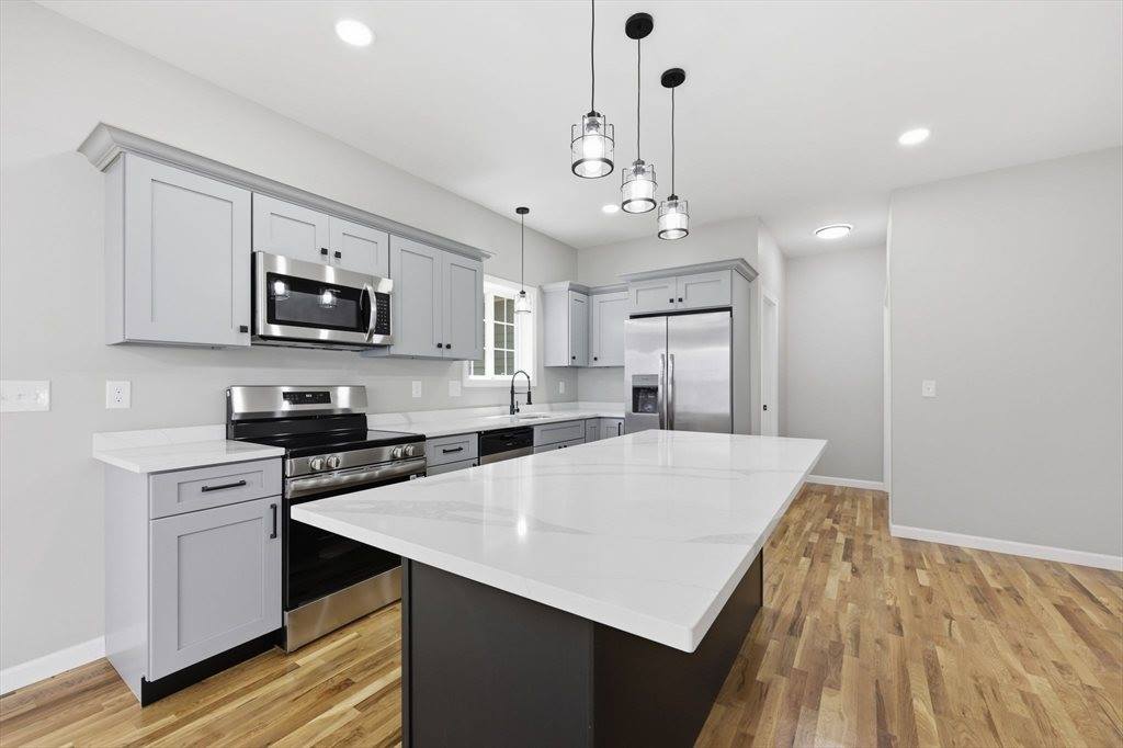 30 Goldenrod, Springfield, MA 01109