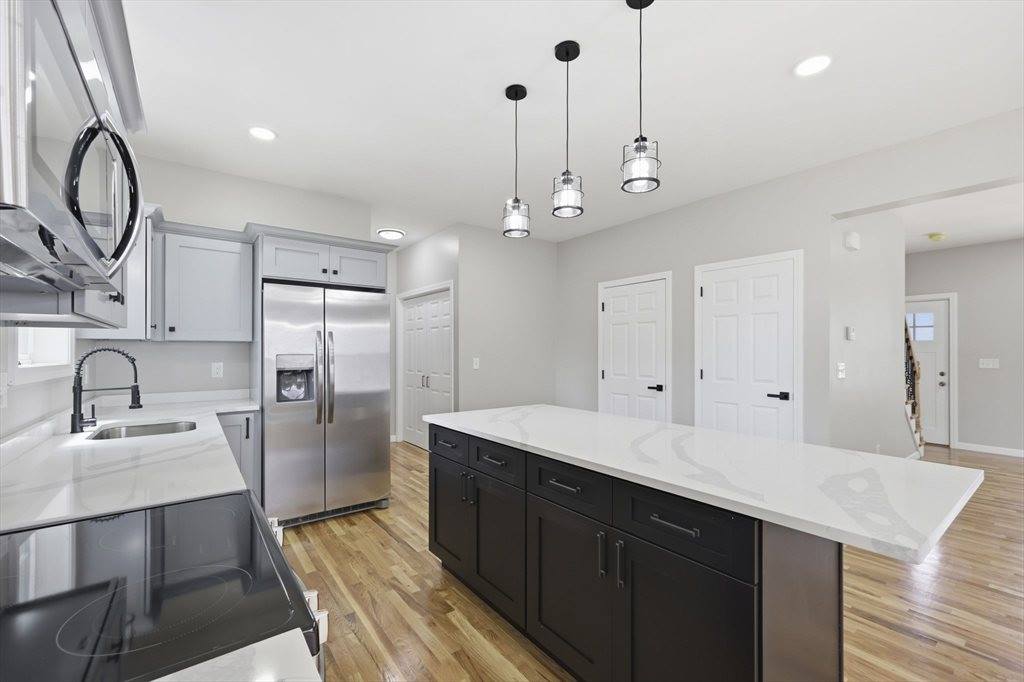 30 Goldenrod, Springfield, MA 01109