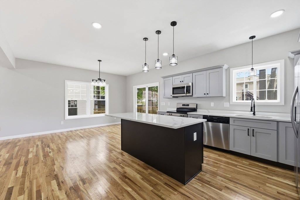 30 Goldenrod, Springfield, MA 01109