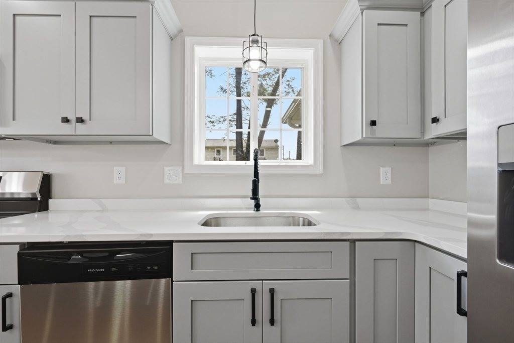 30 Goldenrod, Springfield, MA 01109