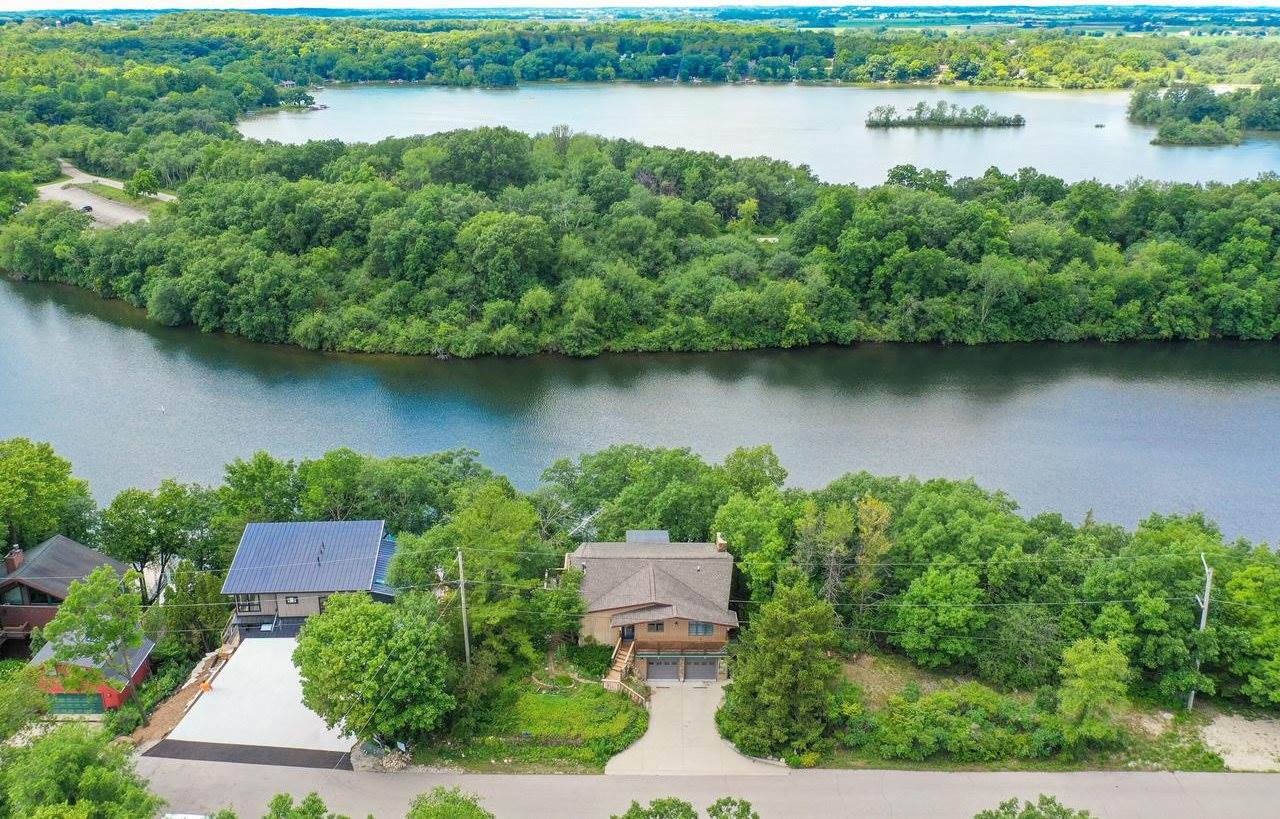 N7693 Ridge ROAD, Whitewater, WI 53190