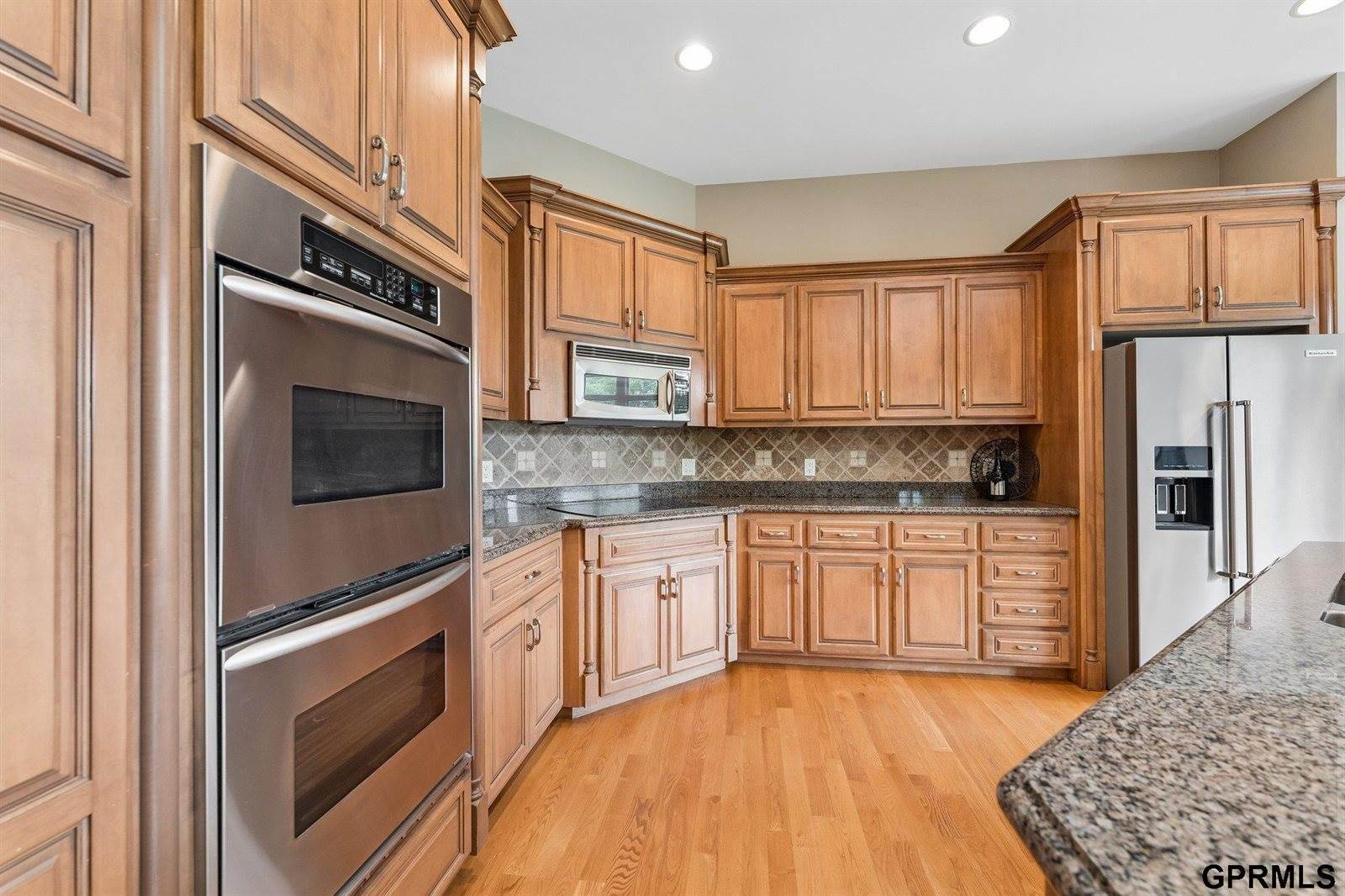 18540 Shadow Ridge Drive, Omaha, NE 68130