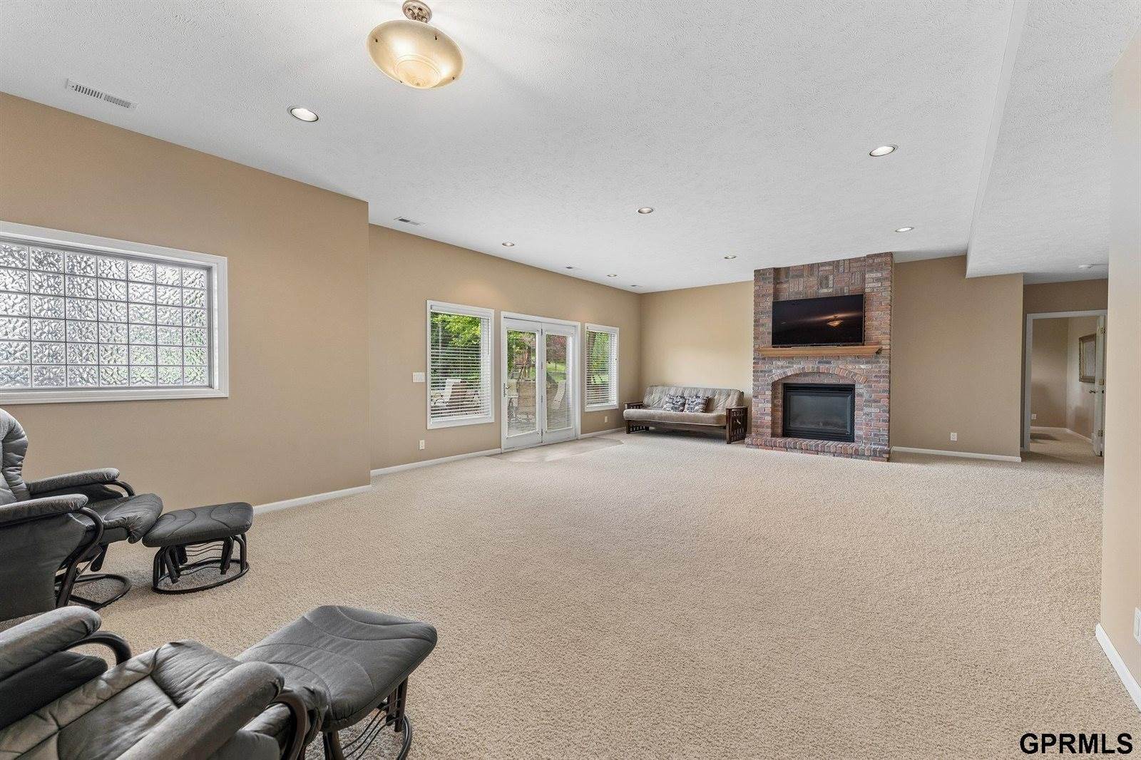 18540 Shadow Ridge Drive, Omaha, NE 68130