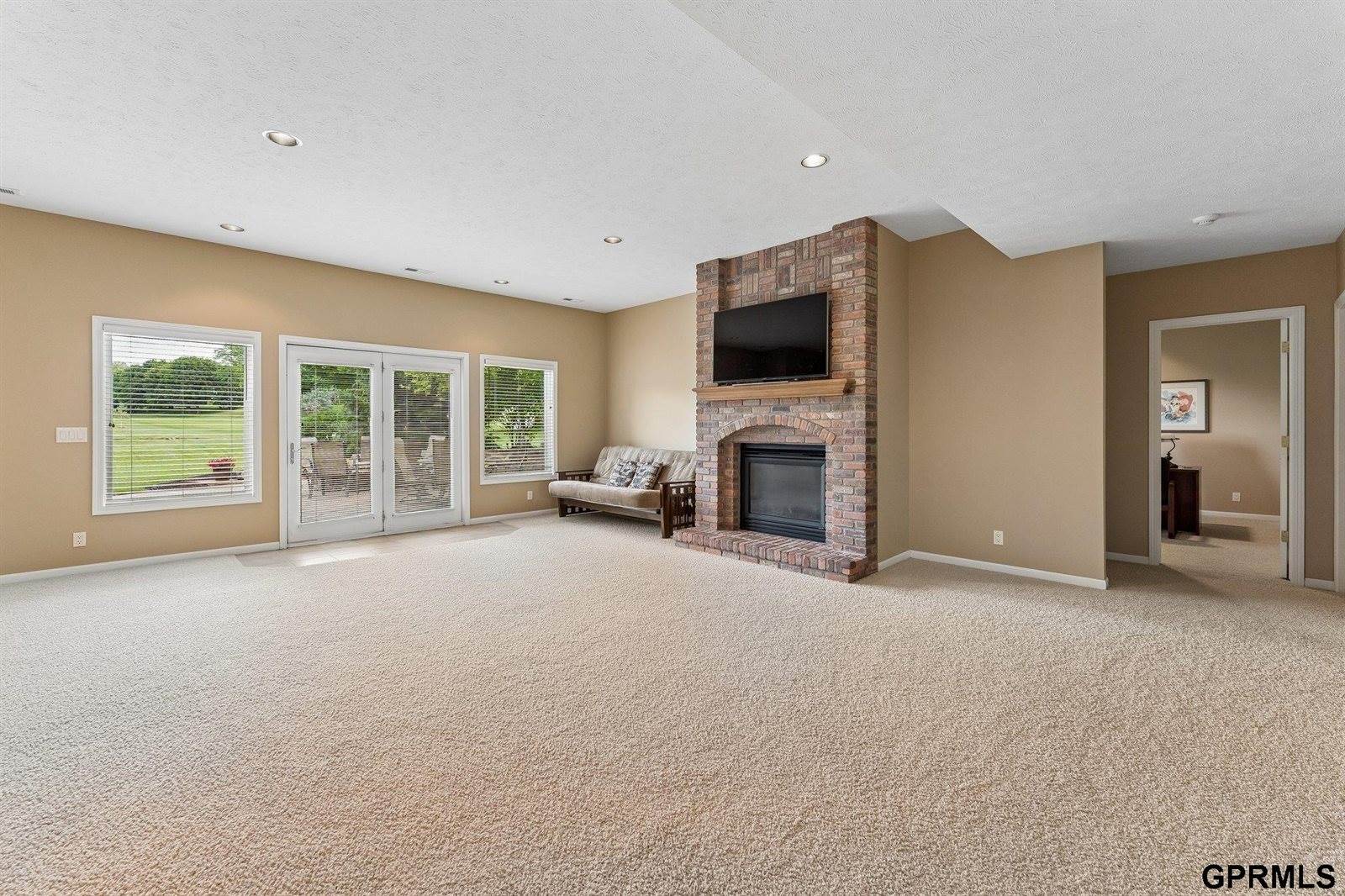 18540 Shadow Ridge Drive, Omaha, NE 68130