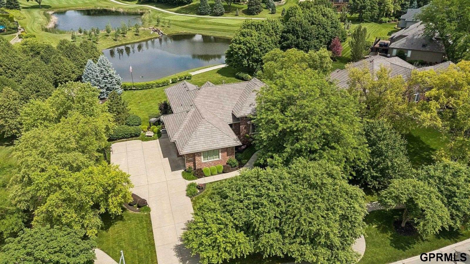18540 Shadow Ridge Drive, Omaha, NE 68130