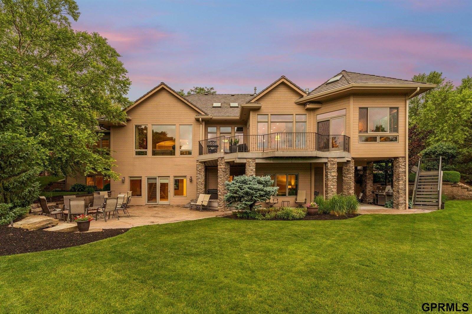 18540 Shadow Ridge Drive, Omaha, NE 68130