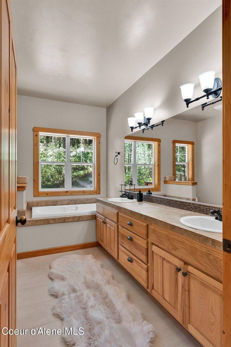 316 Brisboys Rd, Sagle, ID 83860