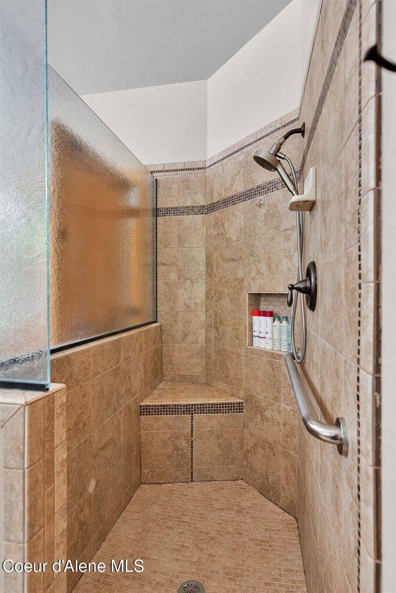 316 Brisboys Rd, Sagle, ID 83860