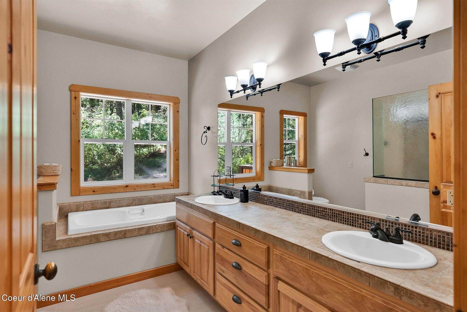 316 Brisboys Rd, Sagle, ID 83860
