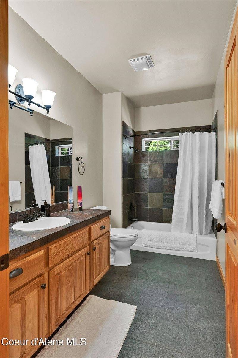 316 Brisboys Rd, Sagle, ID 83860