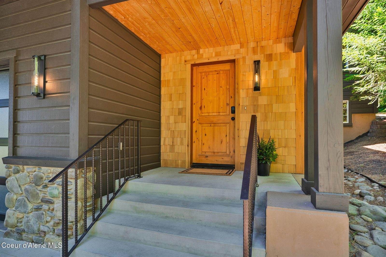 316 Brisboys Rd, Sagle, ID 83860