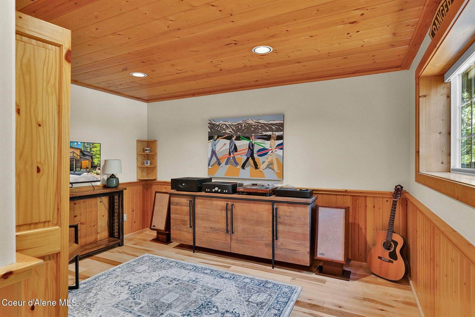 316 Brisboys Rd, Sagle, ID 83860