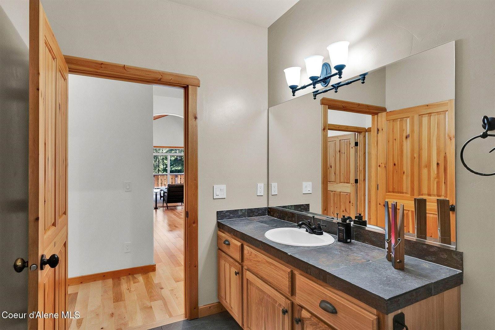 316 Brisboys Rd, Sagle, ID 83860