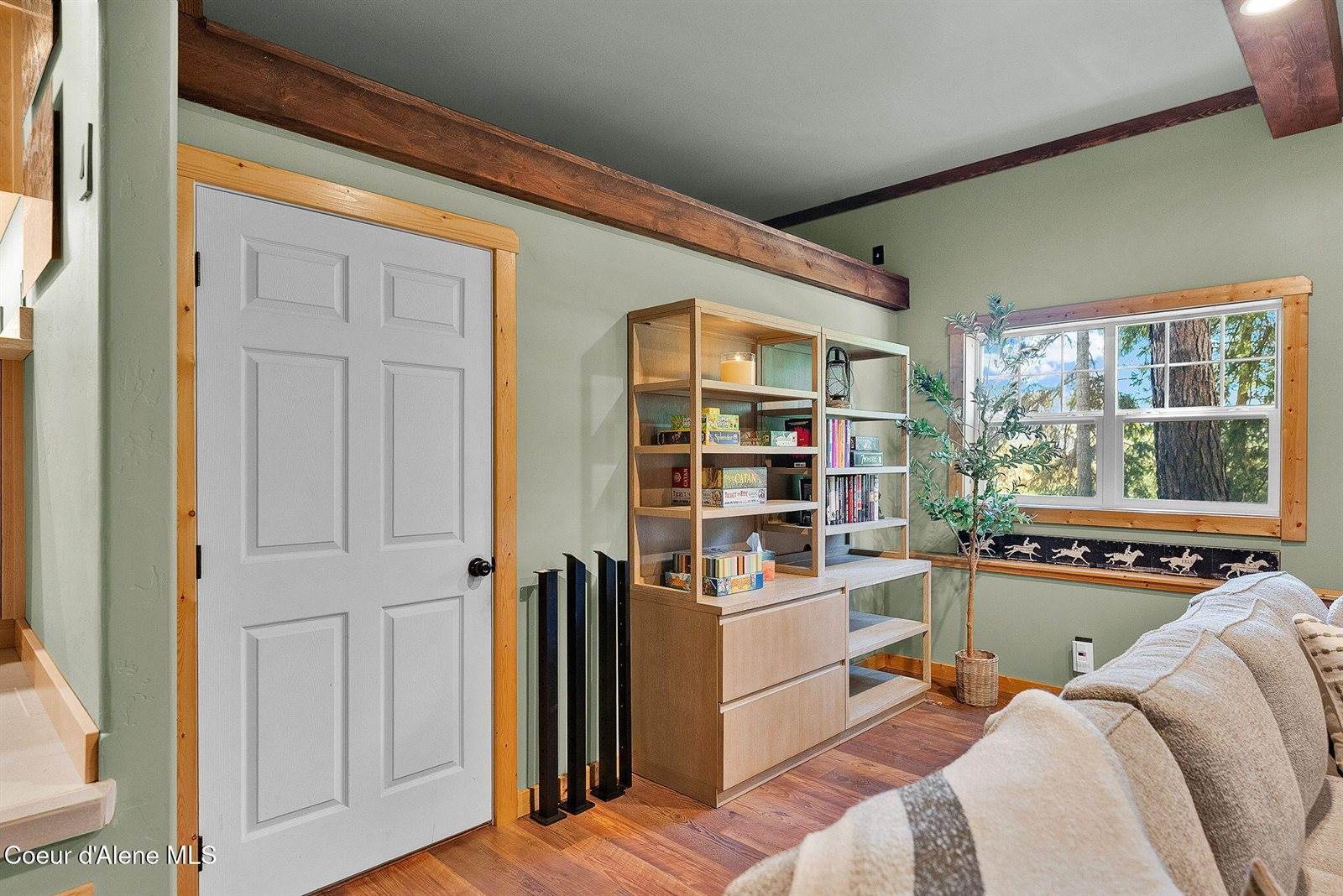 316 Brisboys Rd, Sagle, ID 83860