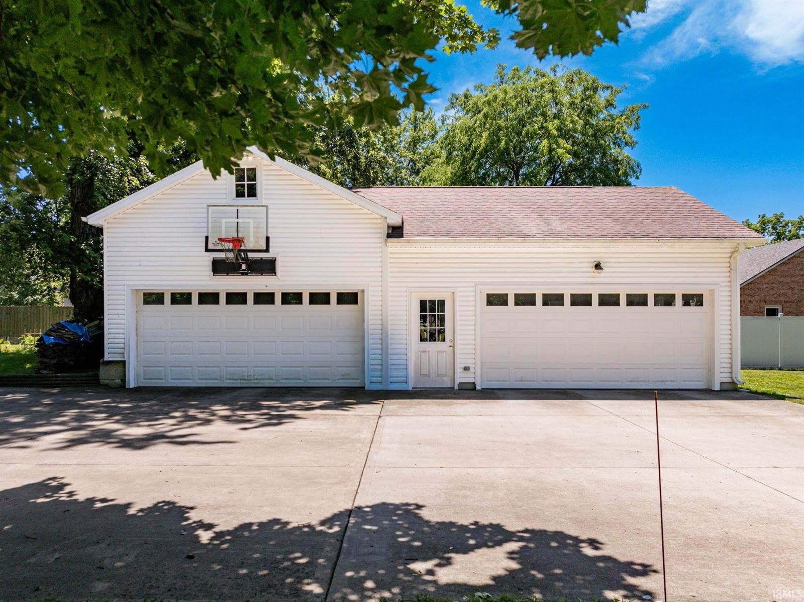 1331 S Burlington Drive, Muncie, IN 47302