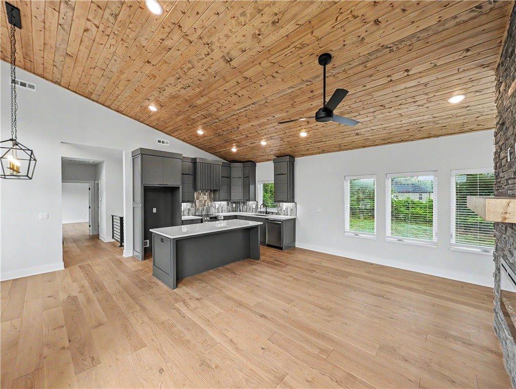 6 Francis Drive, Bella Vista, AR 72715