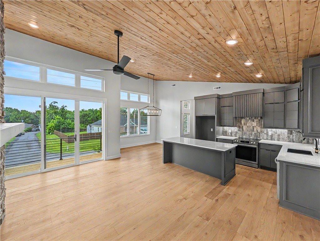 6 Francis Drive, Bella Vista, AR 72715