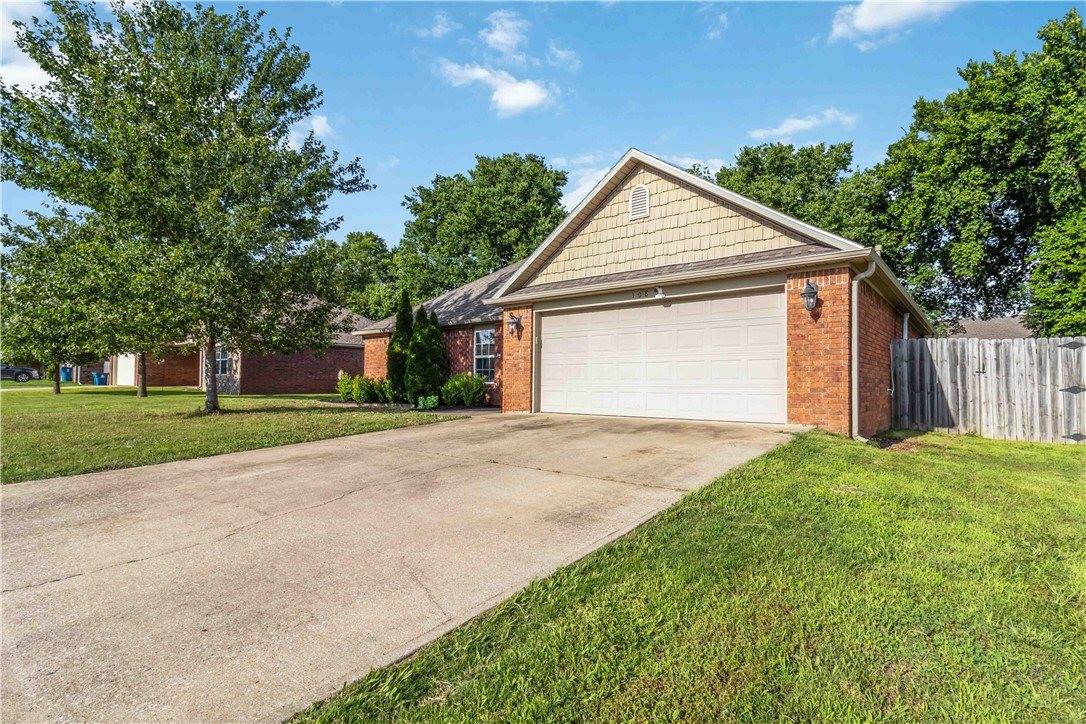 108 Oakley Street, Pea Ridge, AR 72751