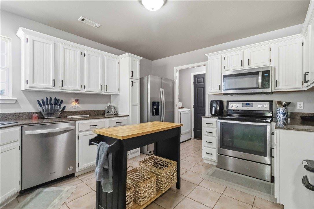 108 Oakley Street, Pea Ridge, AR 72751