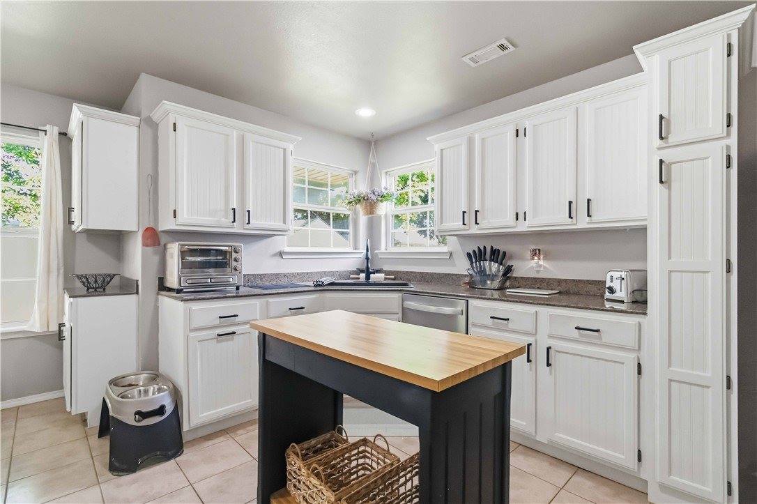 108 Oakley Street, Pea Ridge, AR 72751
