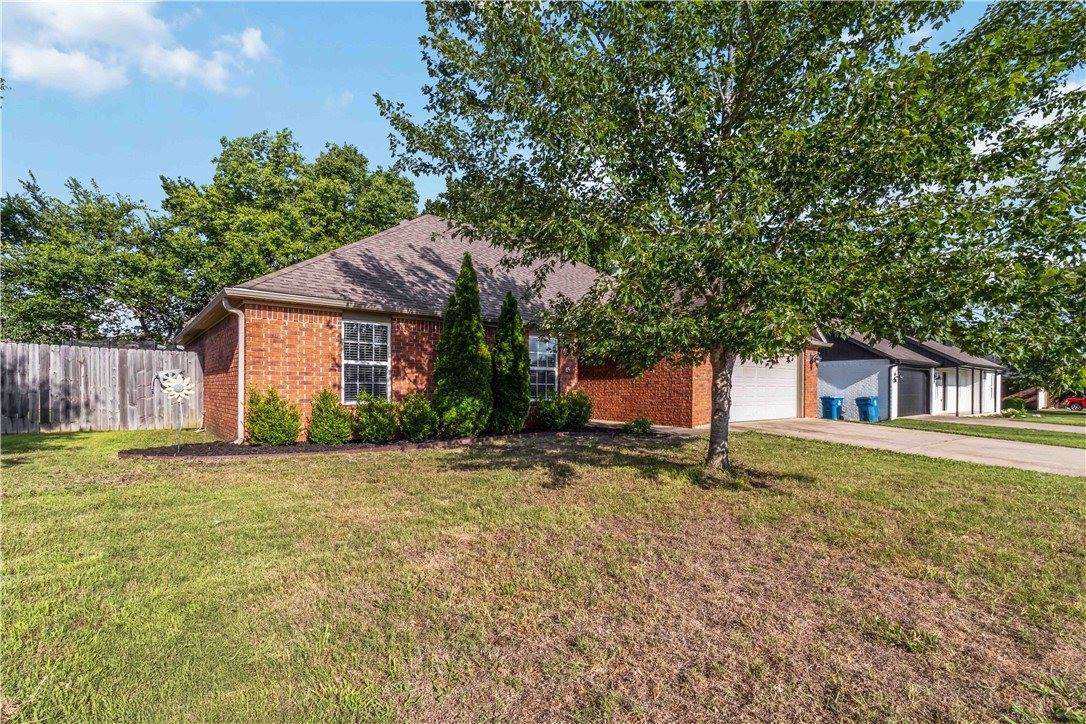 108 Oakley Street, Pea Ridge, AR 72751