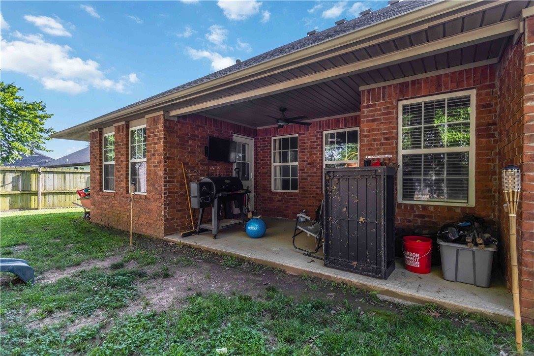 108 Oakley Street, Pea Ridge, AR 72751