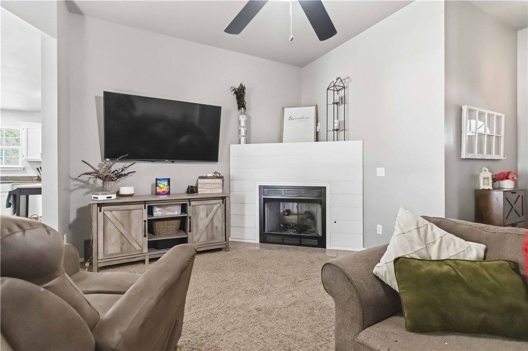 108 Oakley Street, Pea Ridge, AR 72751