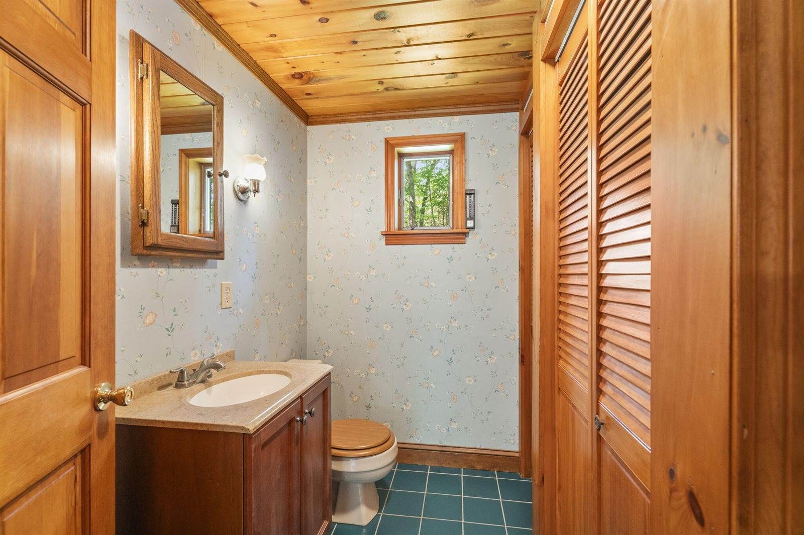 121 Eaton Ridge Drive, Holden, ME 04429