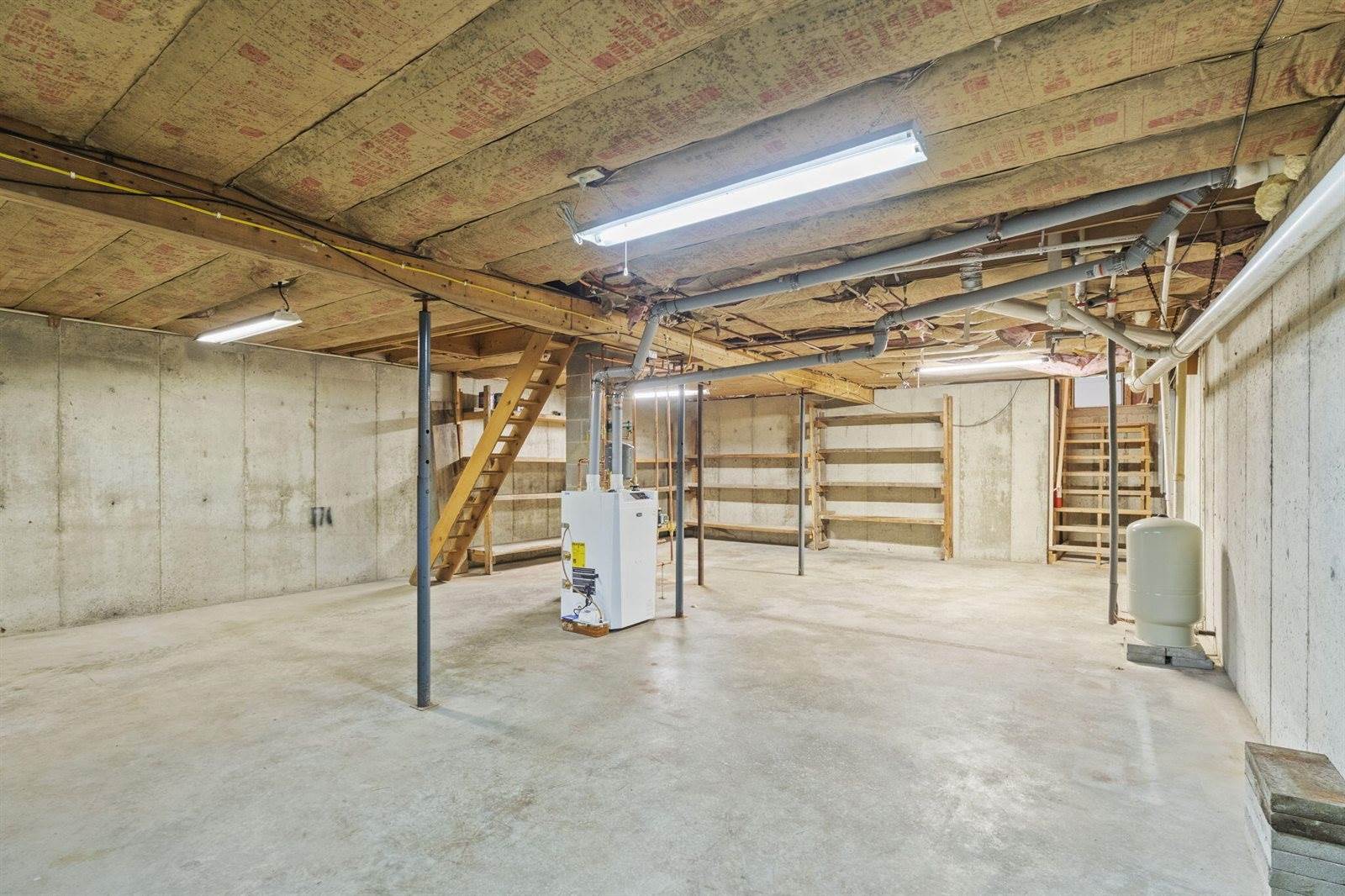 121 Eaton Ridge Drive, Holden, ME 04429