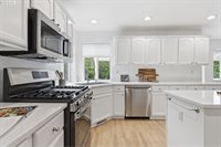 16725 SE Cohiba Ct, Damascus, OR 97089