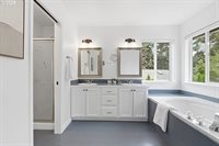 16725 SE Cohiba Ct, Damascus, OR 97089