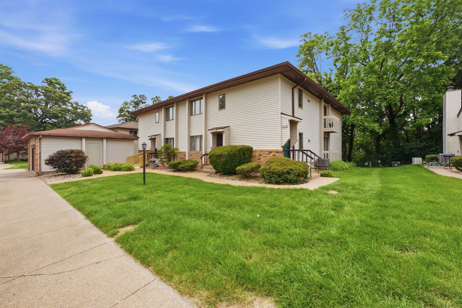 5812 36th Avenue Court, Moline, IL 61265