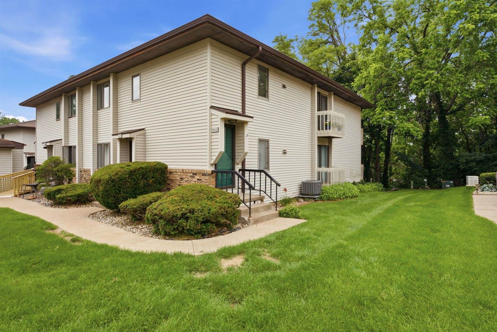 5812 36th Avenue Court, Moline, IL 61265