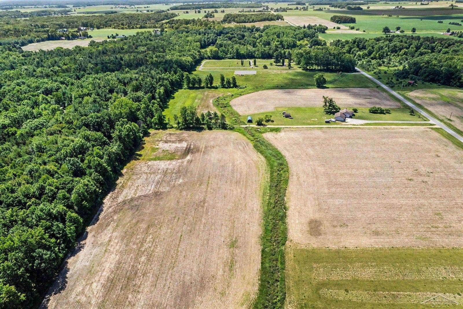 S Fenmore Road, Merrill, MI 48637