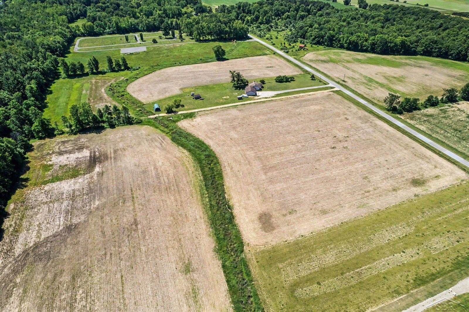 S Fenmore Road, Merrill, MI 48637