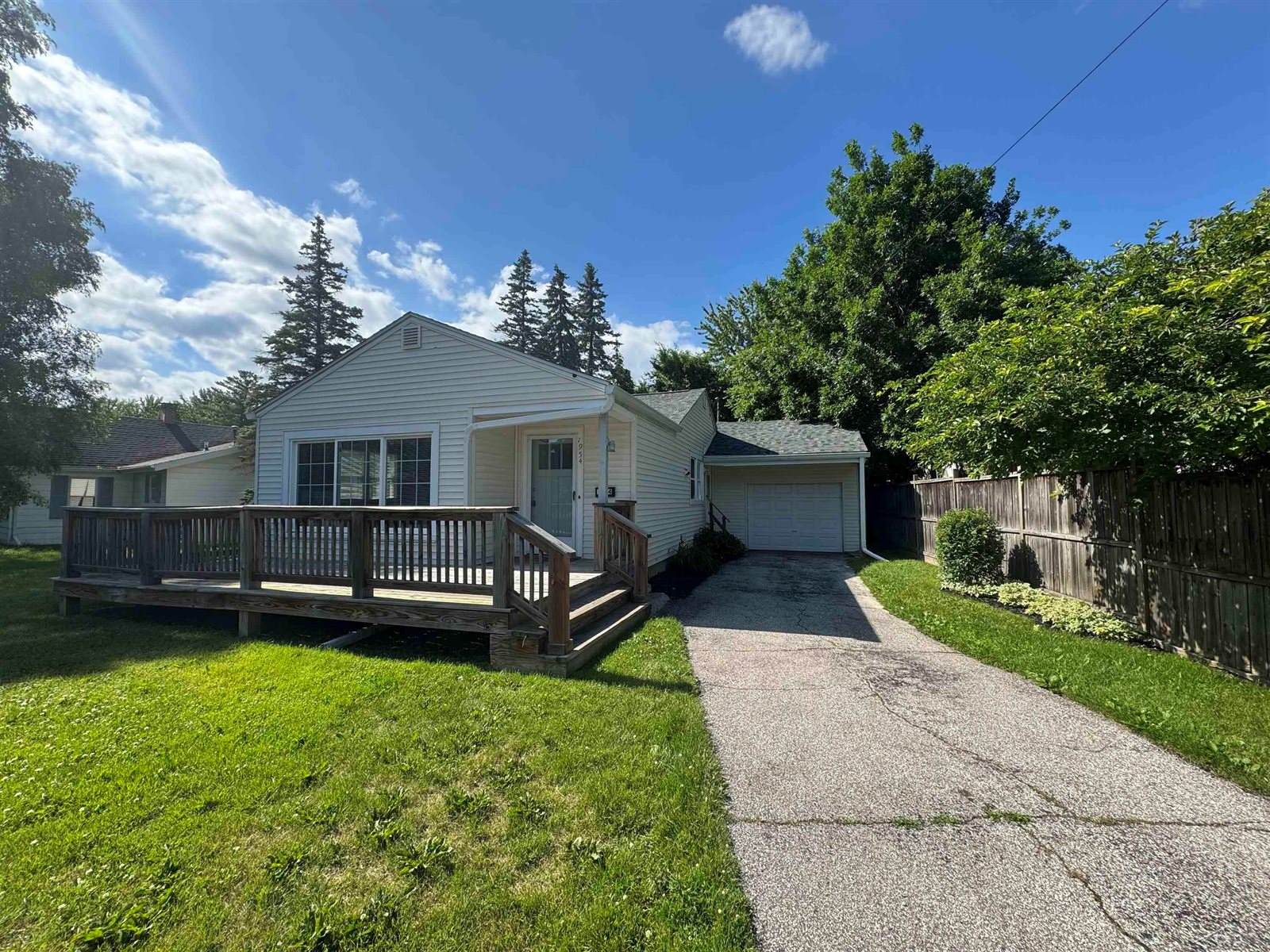 1954 Holcomb Street, Saginaw, MI 48602